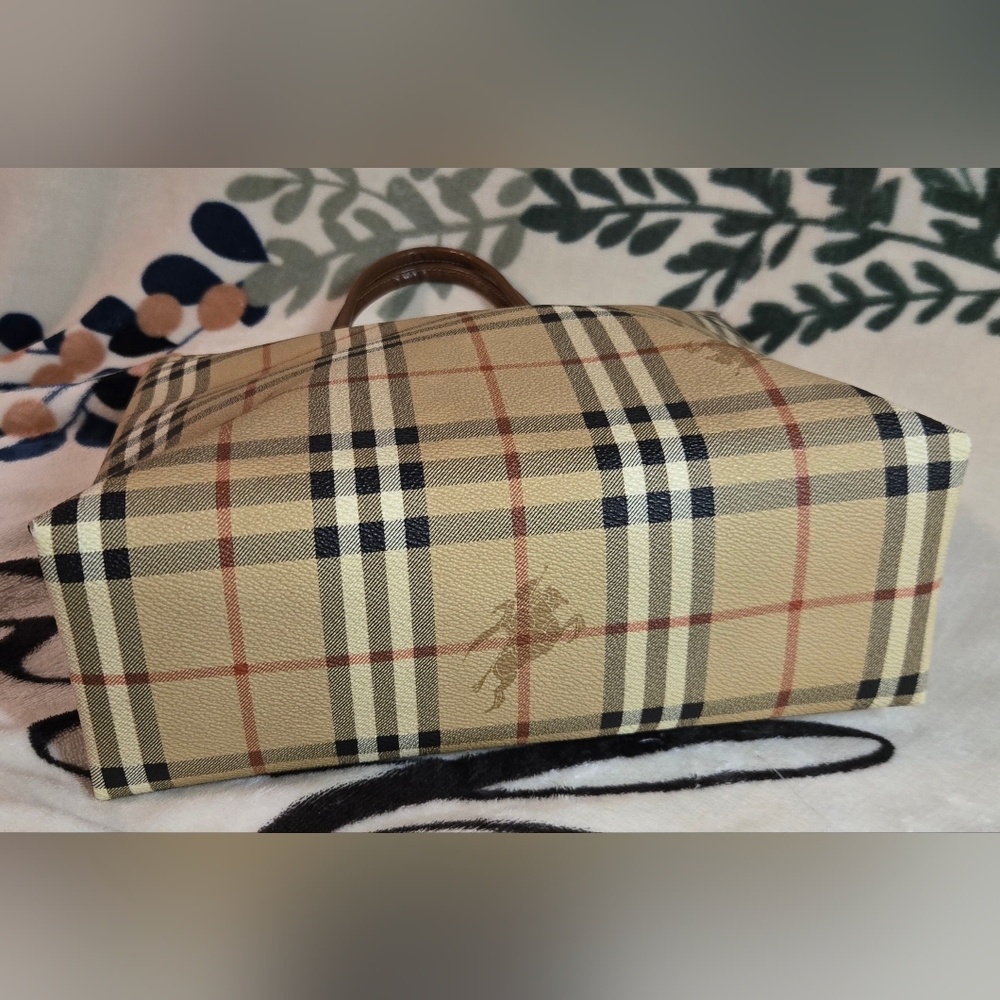 💯 Authentic Burberry Haymarket Check Pattern Tote - Picture 5 of 15